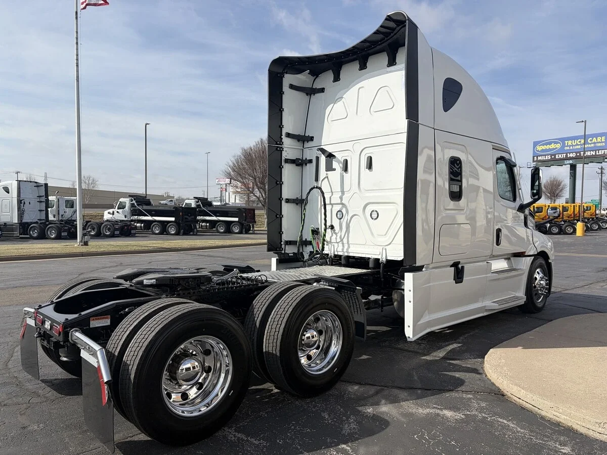 2027 Freightliner Cascadia - image 5