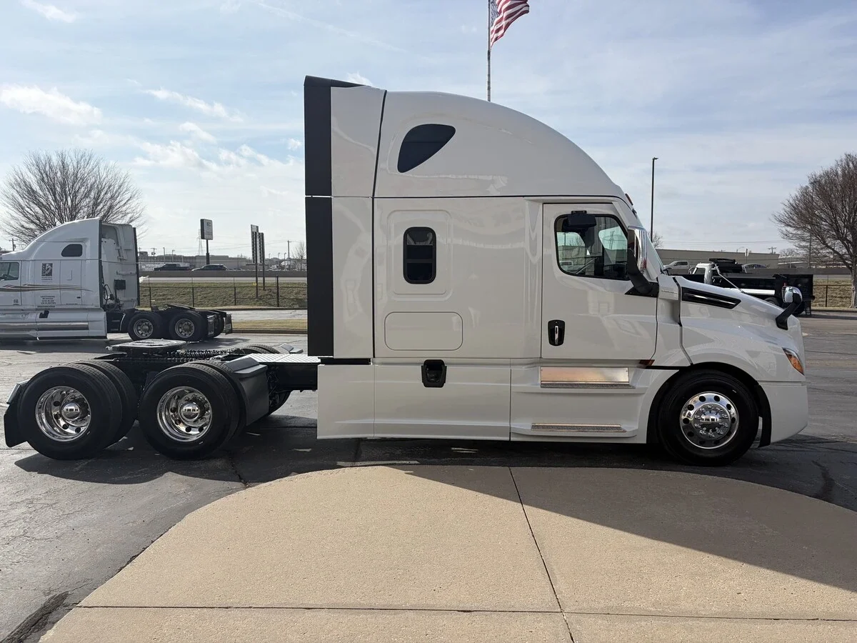 2027 Freightliner Cascadia - image 6