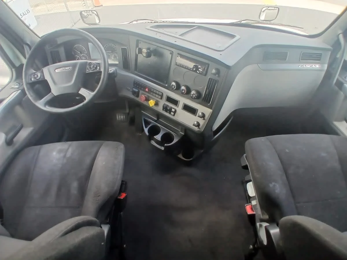 2020 Freightliner Cascadia in Jacksonville, FL — photo 7