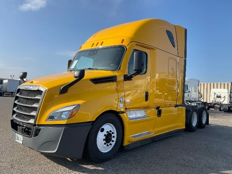 2022 Freightliner Cascadia - image 3