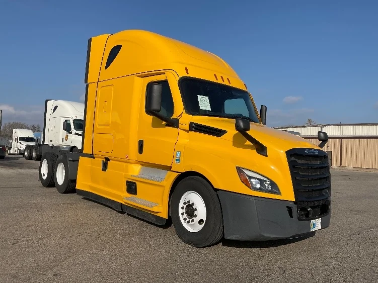 2022 Freightliner Cascadia - image 9