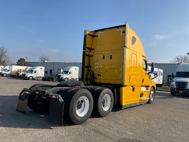 2022 Freightliner Cascadia - image 7