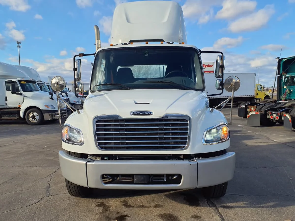 2022 Freightliner M2 106 in Oak Creek, WI — photo 2