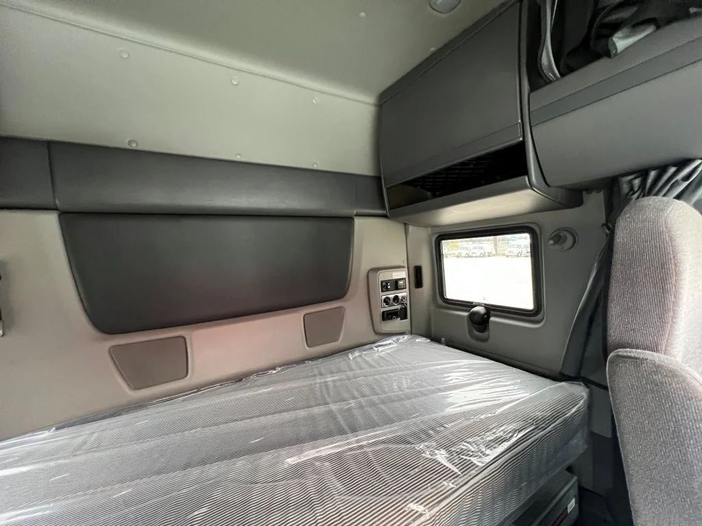 2022 International LT - image 15