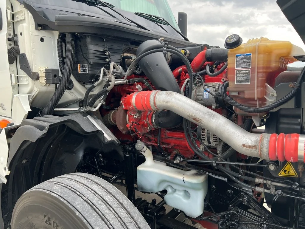 2022 International LT - image 8