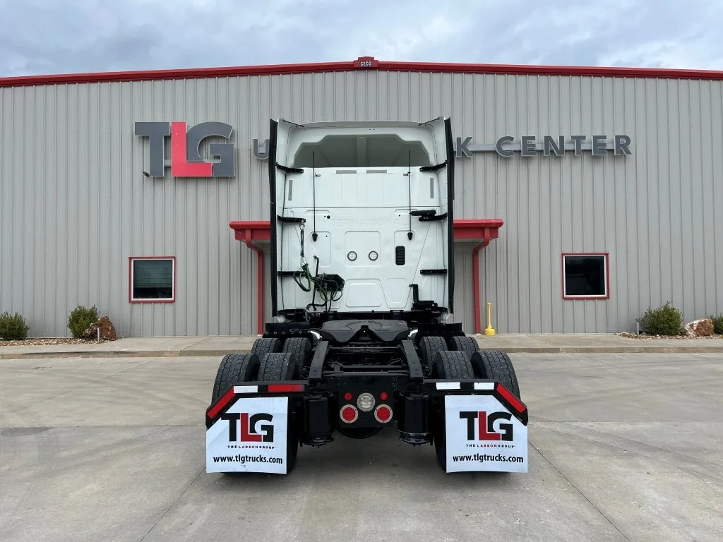 2022 International LT - image 6