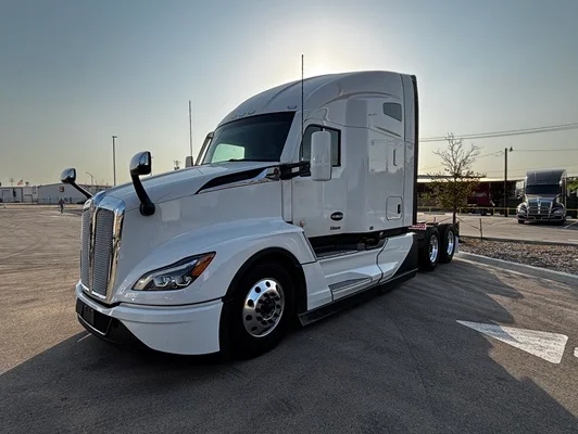 2027 Kenworth T680 in Fort Worth, TX — photo 2