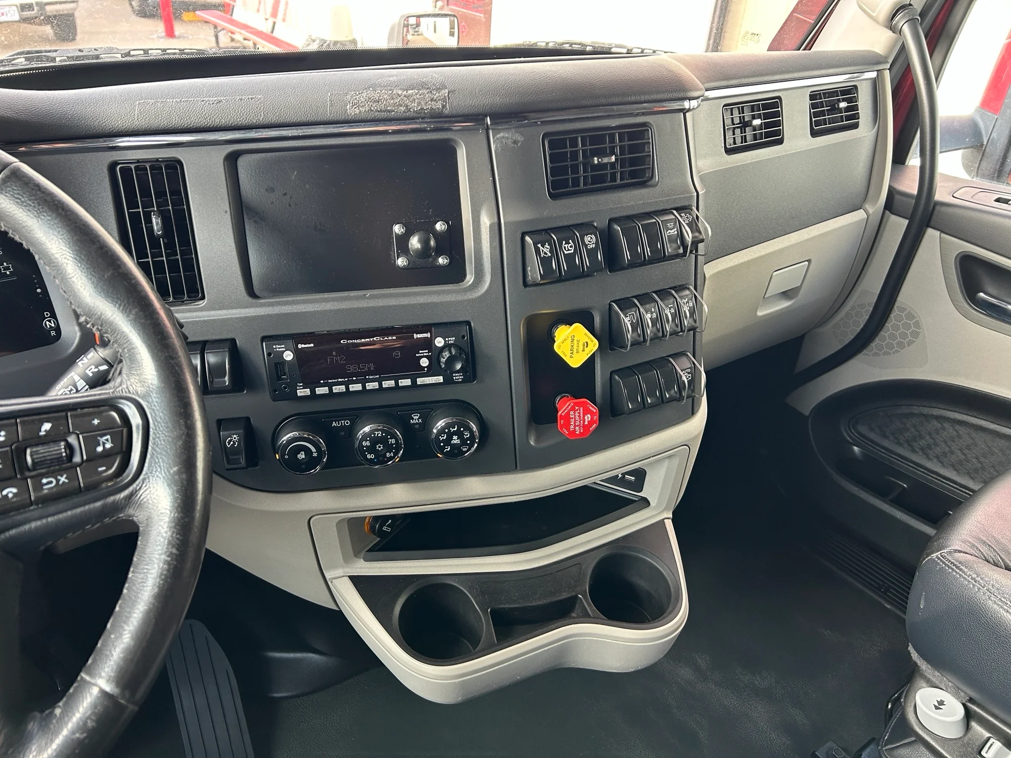 2023 Peterbilt 579 - image 10