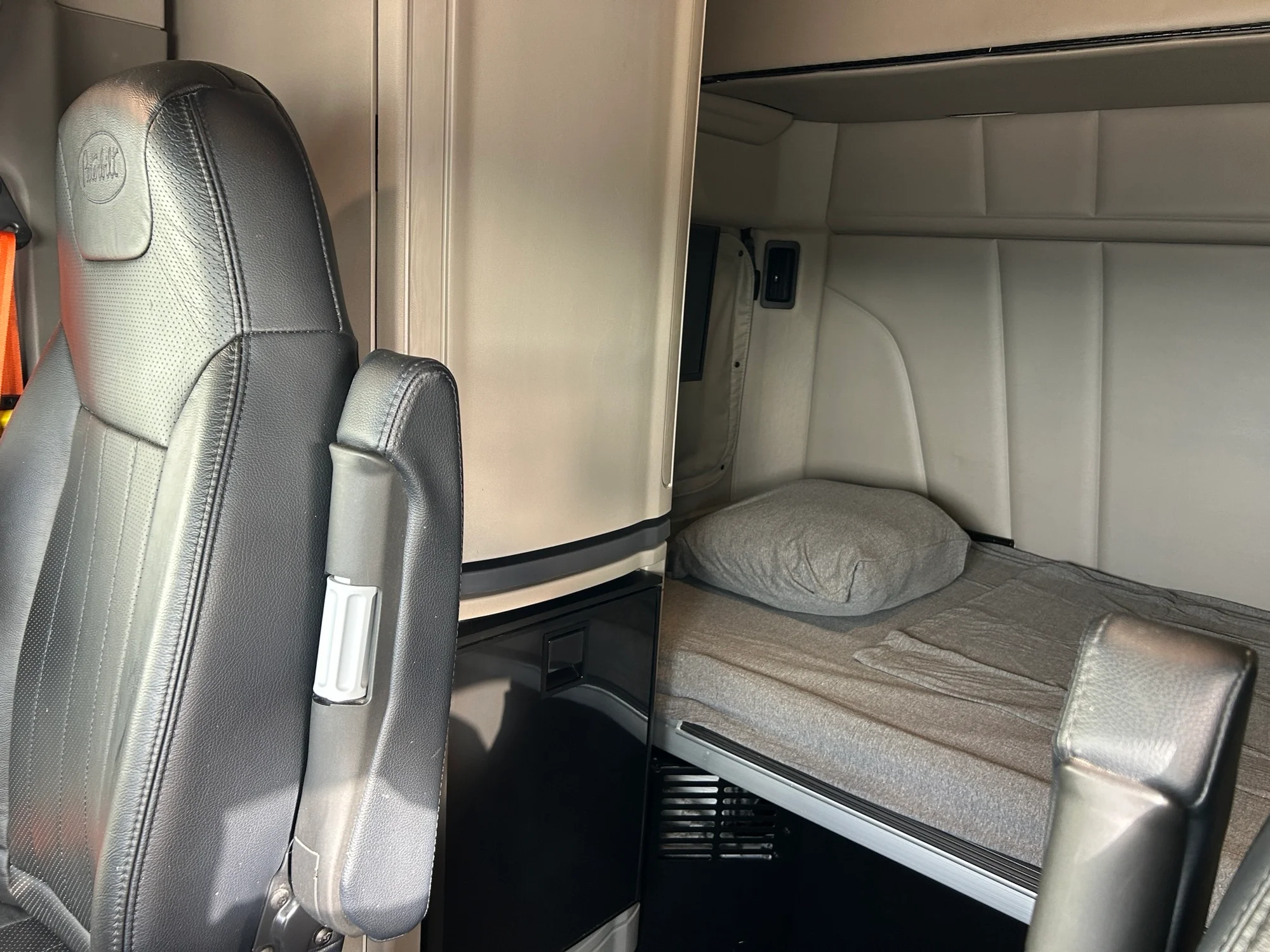 2023 Peterbilt 579 - image 14