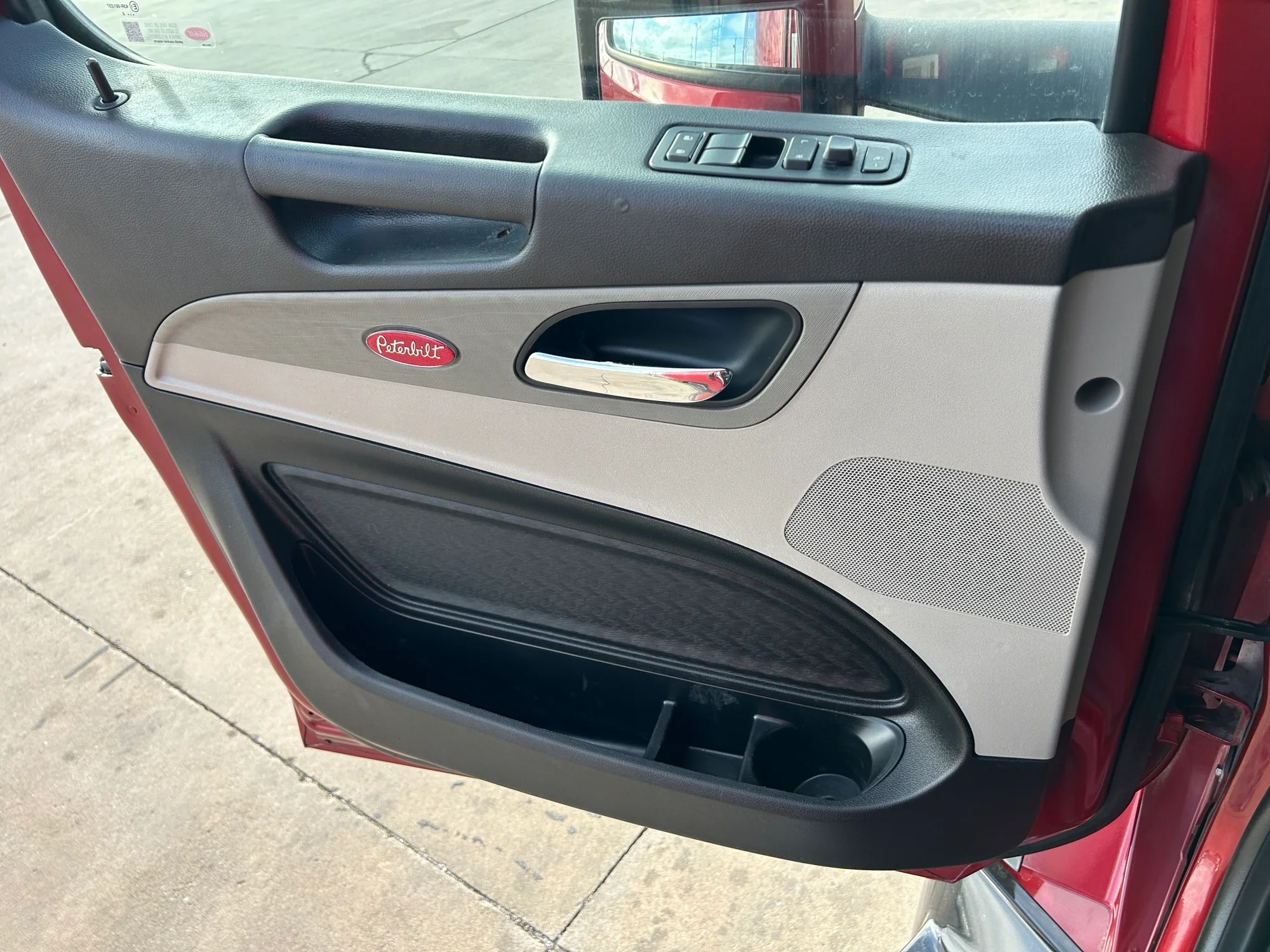 2023 Peterbilt 579 - image 13