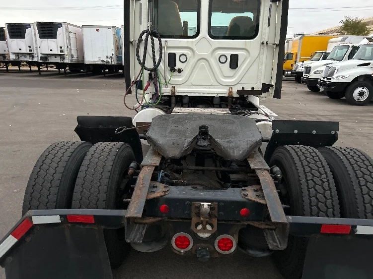 2017 Freightliner Cascadia - image 6