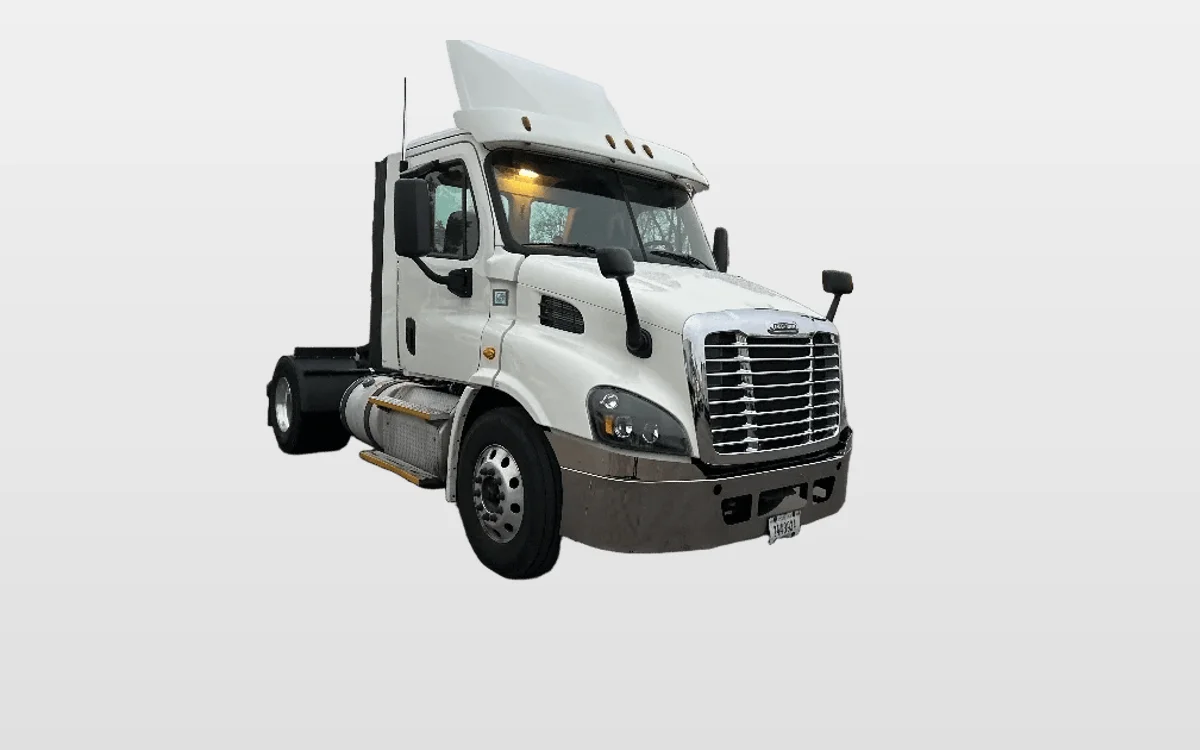 2017 Freightliner Cascadia - image 1