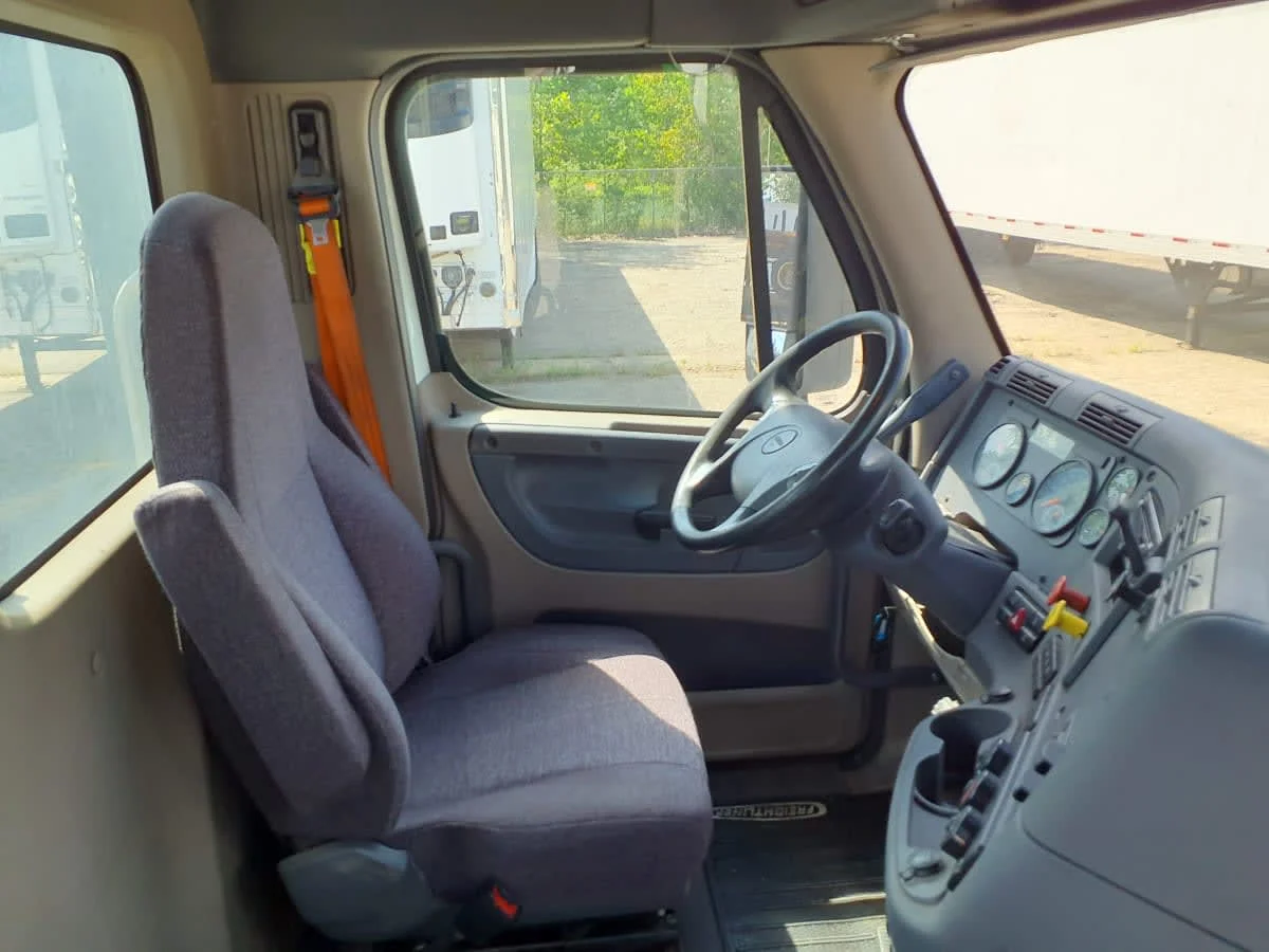 2018 Freightliner Cascadia - image 7