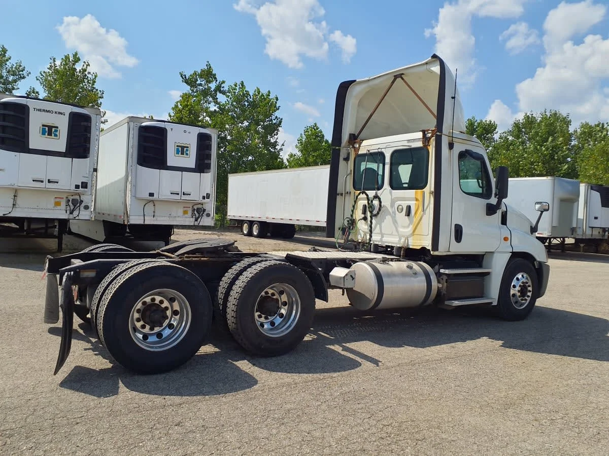 2018 Freightliner Cascadia - image 4