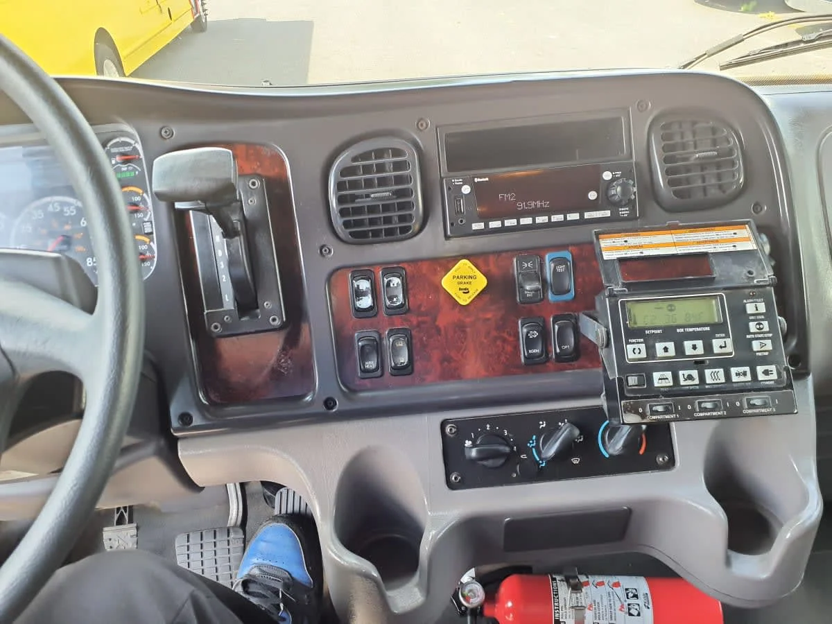 2017 Freightliner M2 106 - image 8