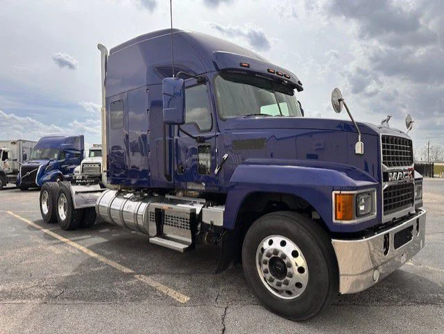 2024 Mack Pinnacle - image 3