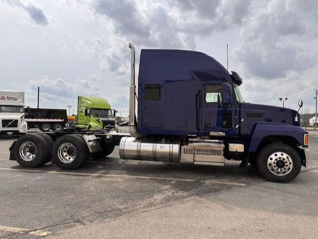 2024 Mack Pinnacle - image 4