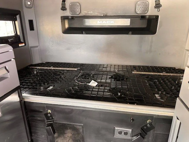 2024 Mack Pinnacle - image 15