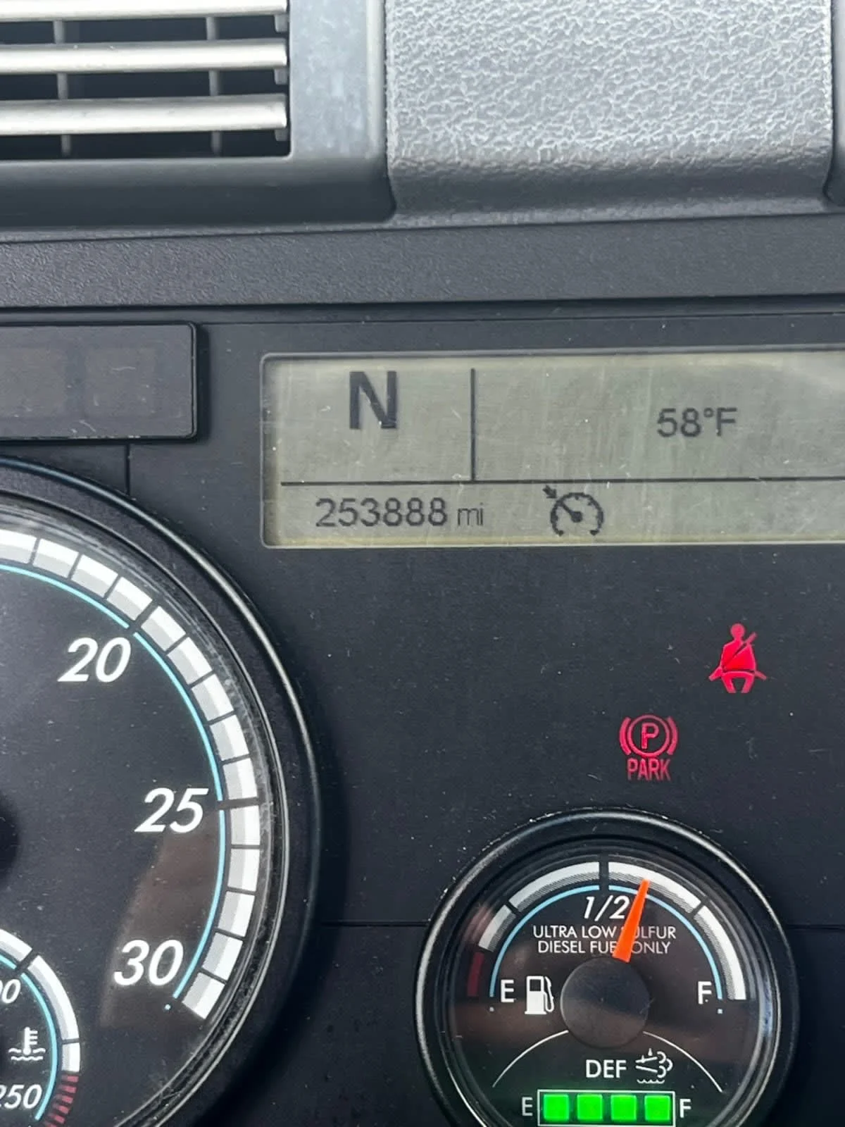 2018 Freightliner Cascadia - image 9