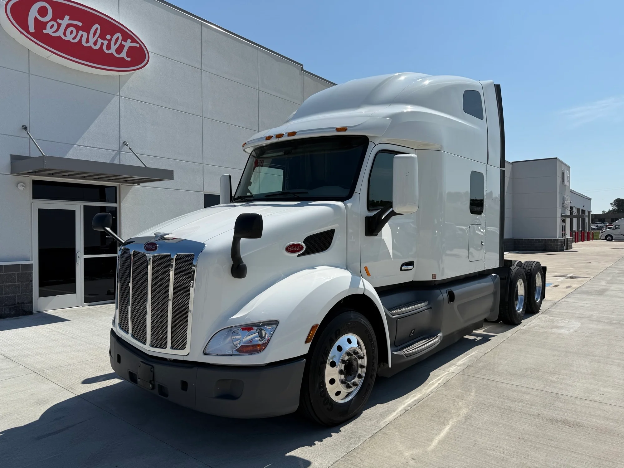 2021 Peterbilt 579 - image 1