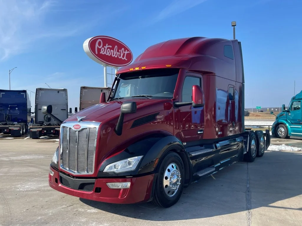 2023 Peterbilt 579 - image 1