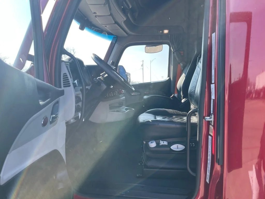 2023 Peterbilt 579 - image 10