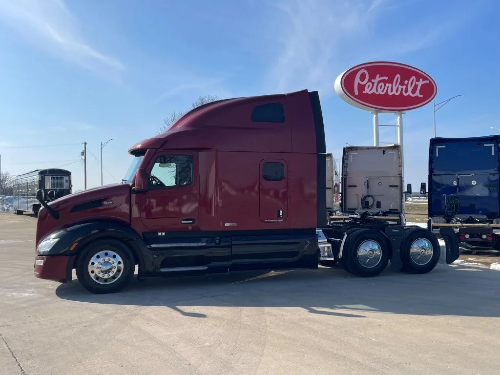 2023 Peterbilt 579 - image 2
