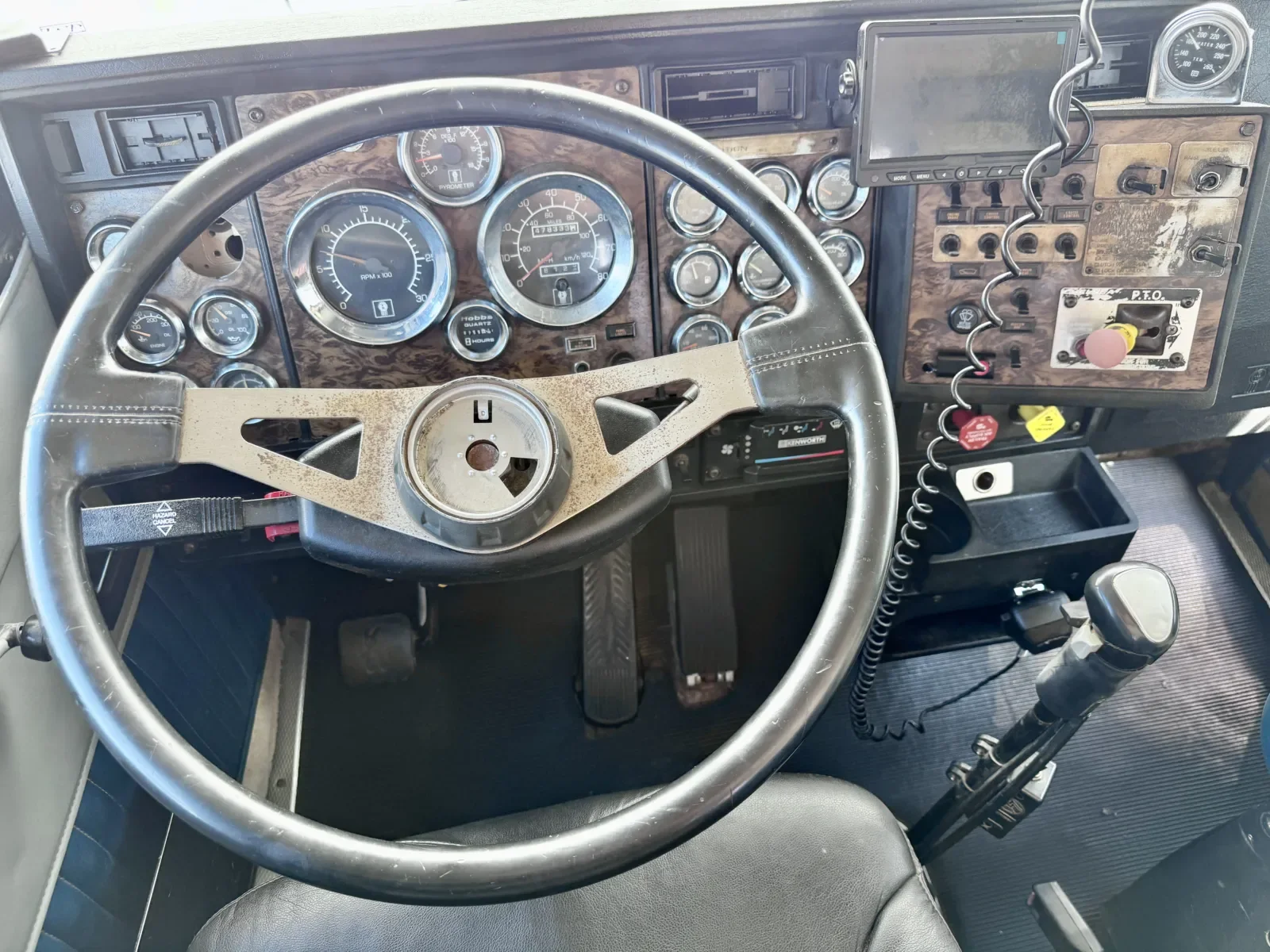 1998 Kenworth T800 in New Lenox, IL — photo 16