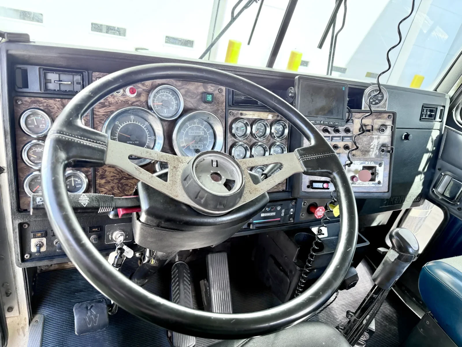 1998 Kenworth T800 in New Lenox, IL — photo 15