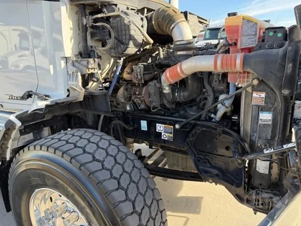 2017 Kenworth T880 - image 15