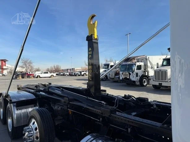 2017 Kenworth T880 - image 8