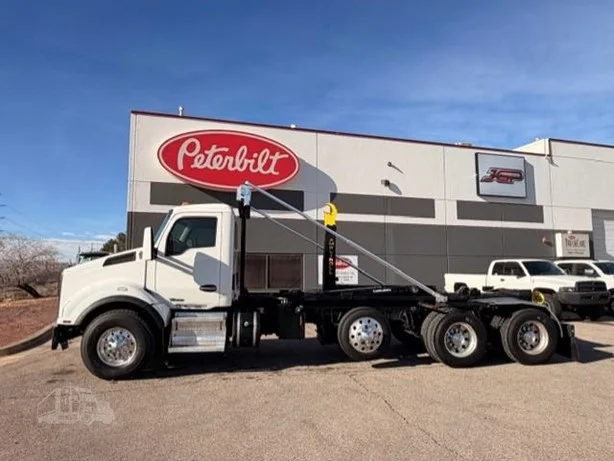 2017 Kenworth T880 - image 2