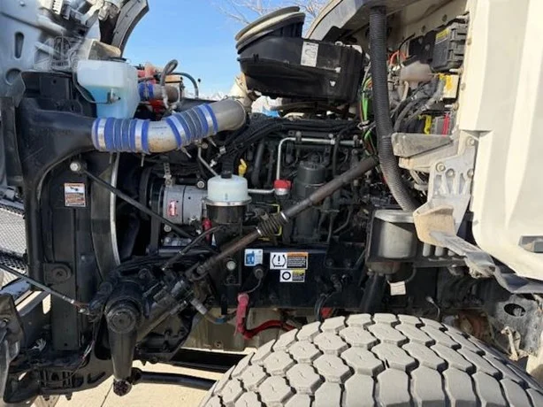2017 Kenworth T880 - image 14