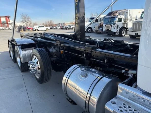 2017 Kenworth T880 - image 7