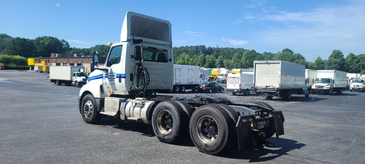 2019 International LT - image 5