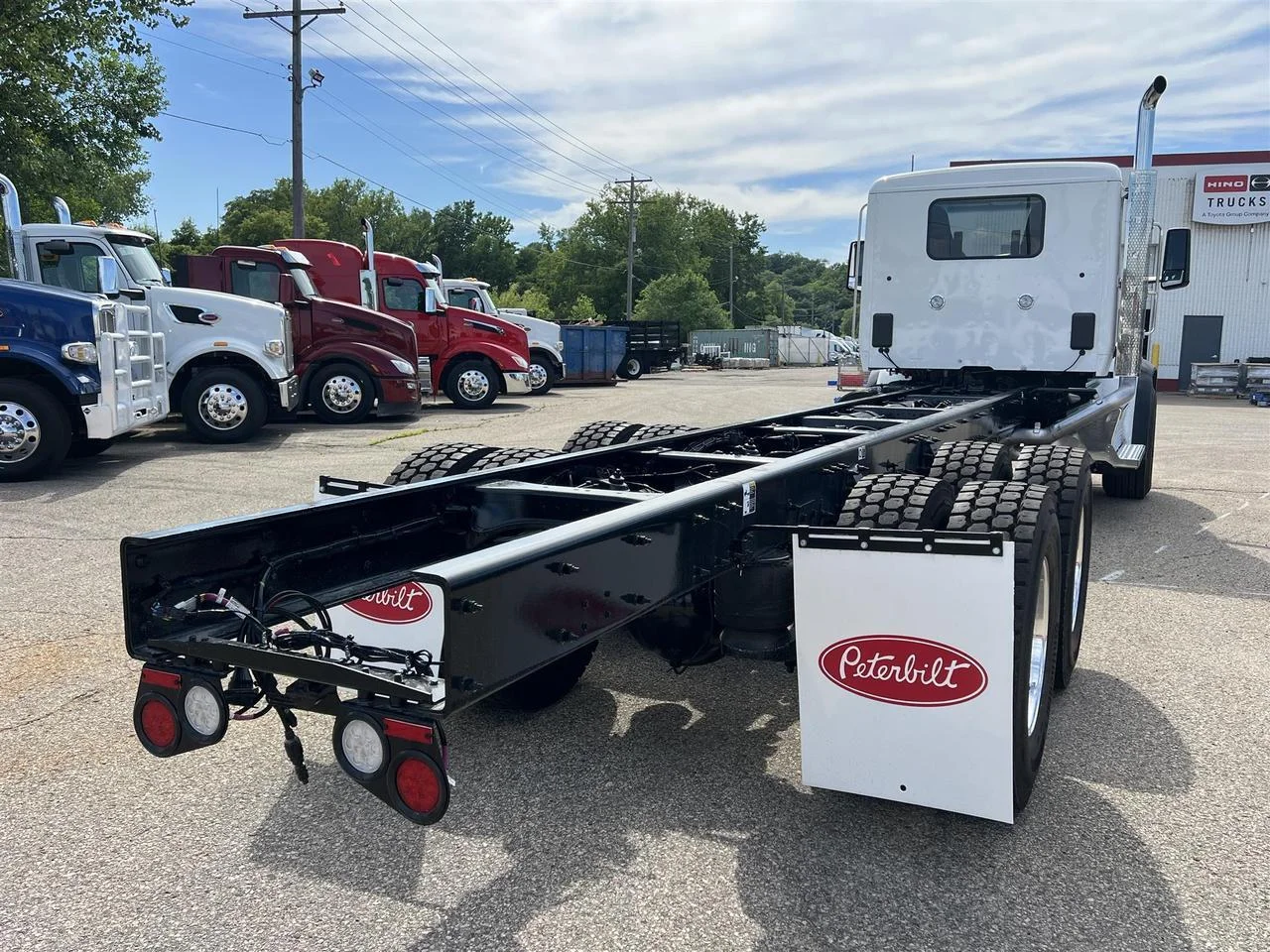 2027 Peterbilt 567 in Fargo, ND — photo 3