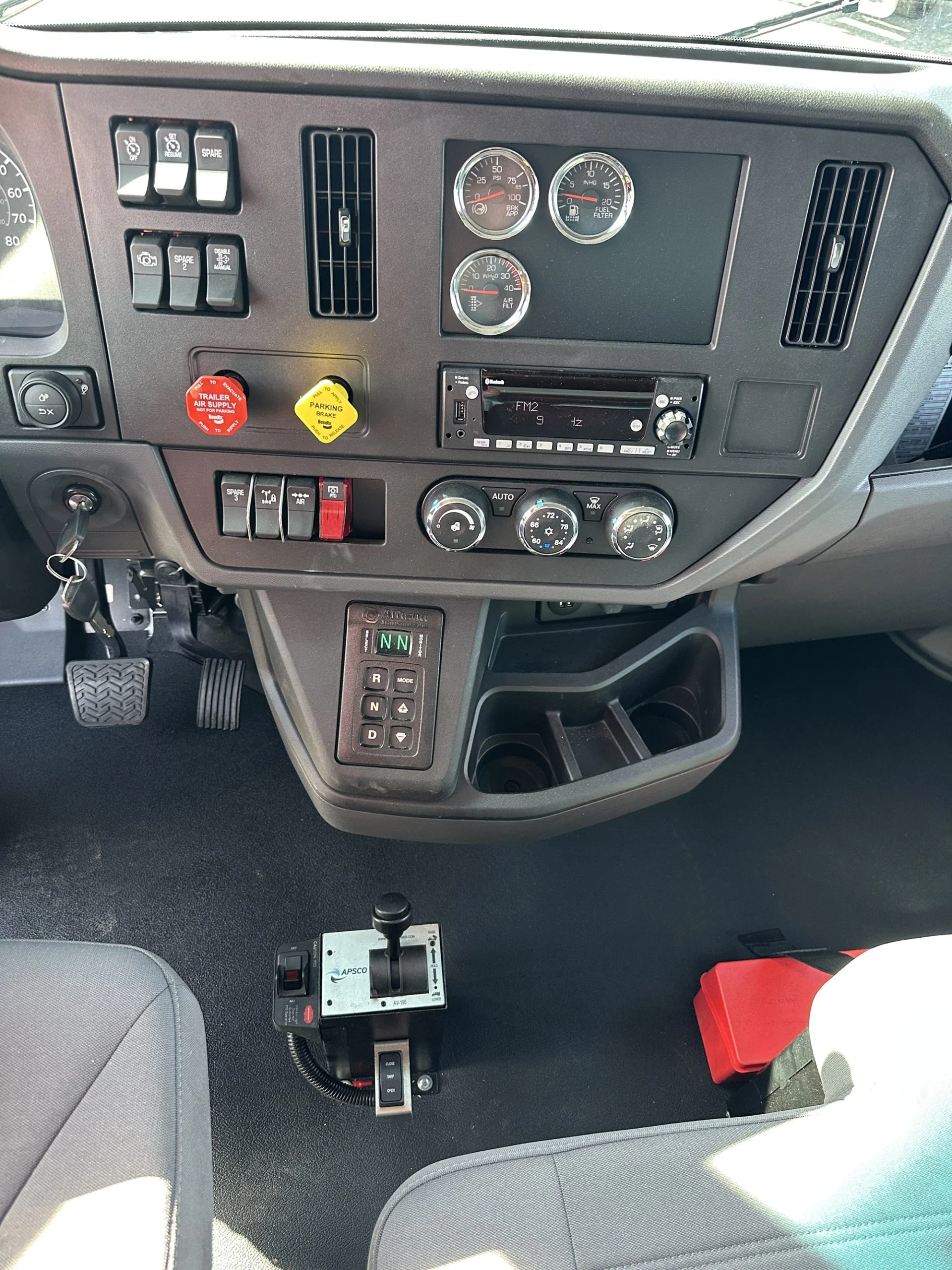 2025 Kenworth T380 - image 6