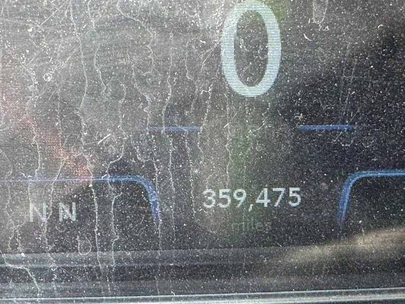 2018 International LT - image 16