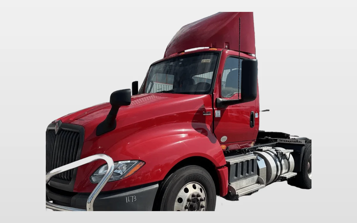 2018 International LT - image 1