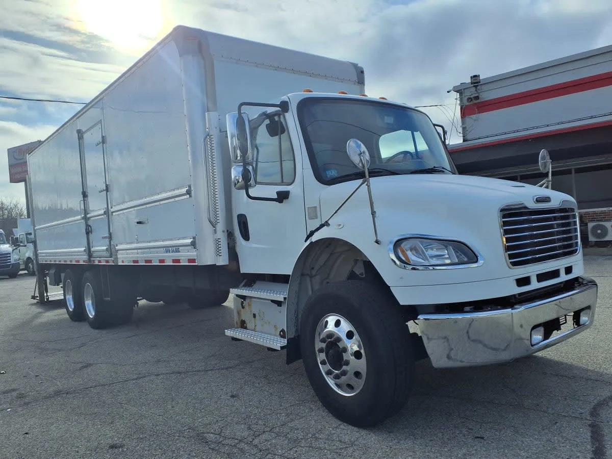2020 Freightliner M2 106 - image 3