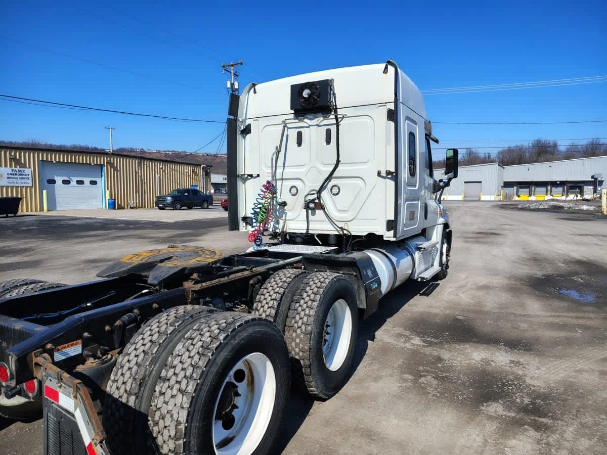 2020 Freightliner Cascadia - image 4