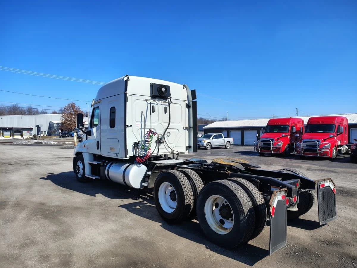 2020 Freightliner Cascadia - image 6