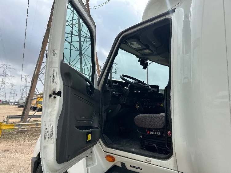 2023 International LT in Katy, TX — photo 8