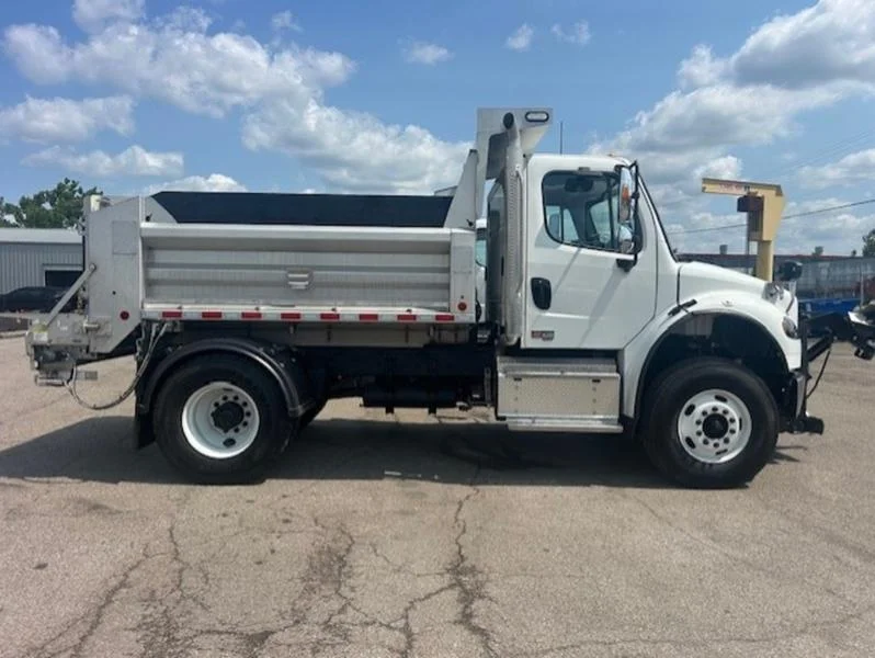 2026 Freightliner M2 106 in Cincinnati, OH — photo 2