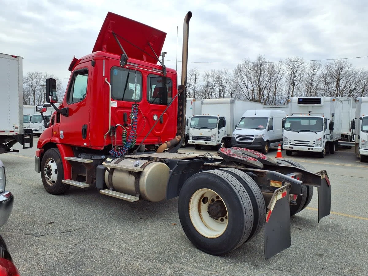 2019 Freightliner Cascadia in Salisbury, MA — photo 6