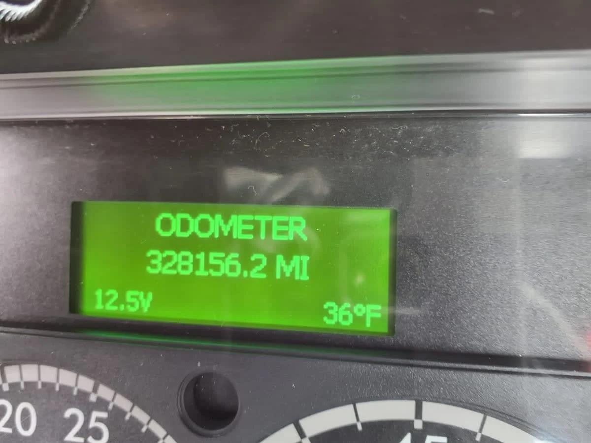 2019 Freightliner Cascadia - image 9