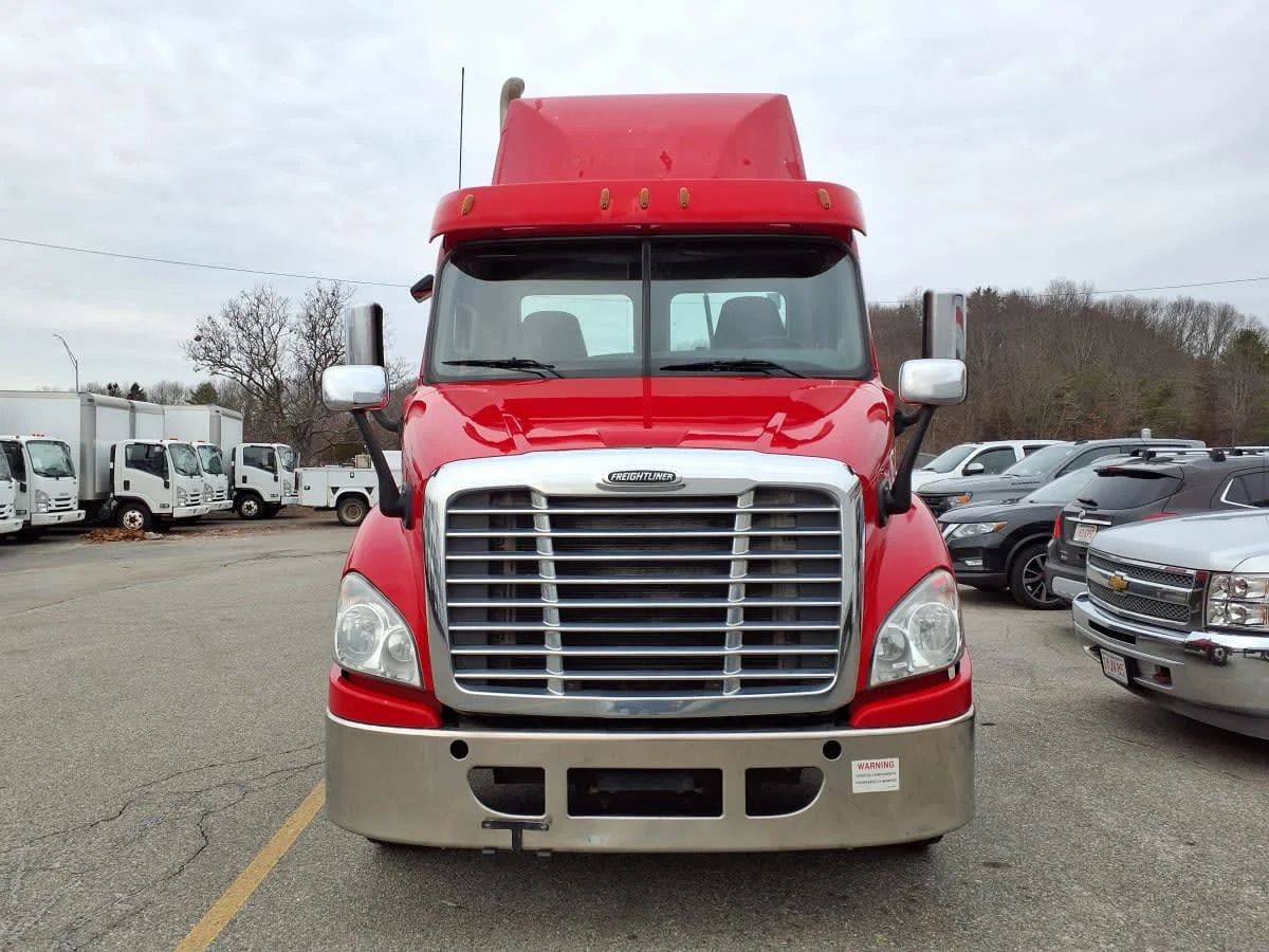 2019 Freightliner Cascadia in Salisbury, MA — photo 2