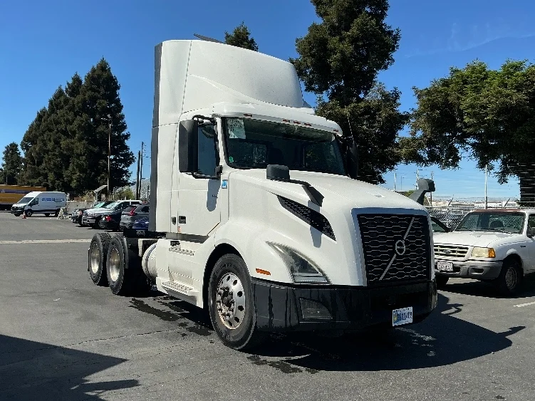 2019 Volvo VNL 300 in West Sacramento, CA
