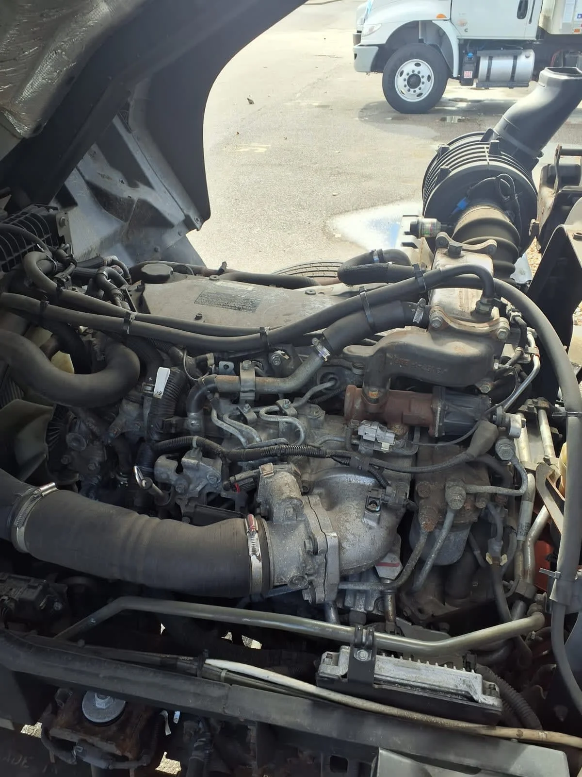 2019 Isuzu FTR - image 10