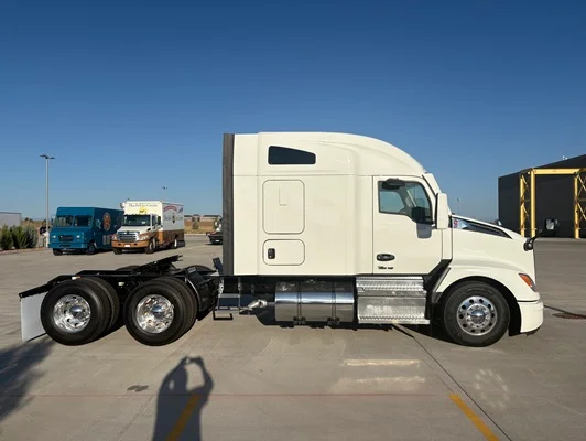 2023 Kenworth T680 in Englewood, CO — photo 10